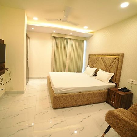 Ovel Hotel Лудхиана Экстерьер фото
