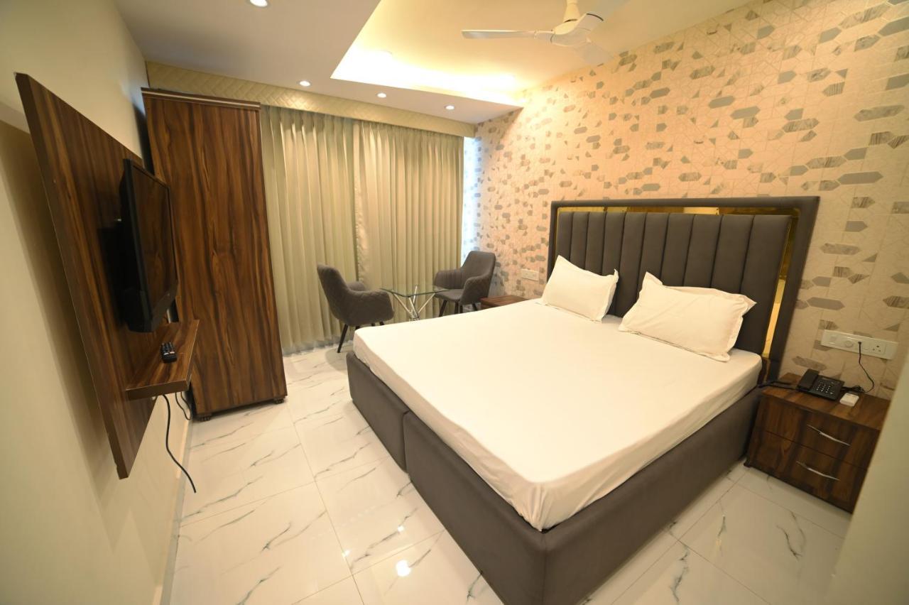 Ovel Hotel Лудхиана Экстерьер фото