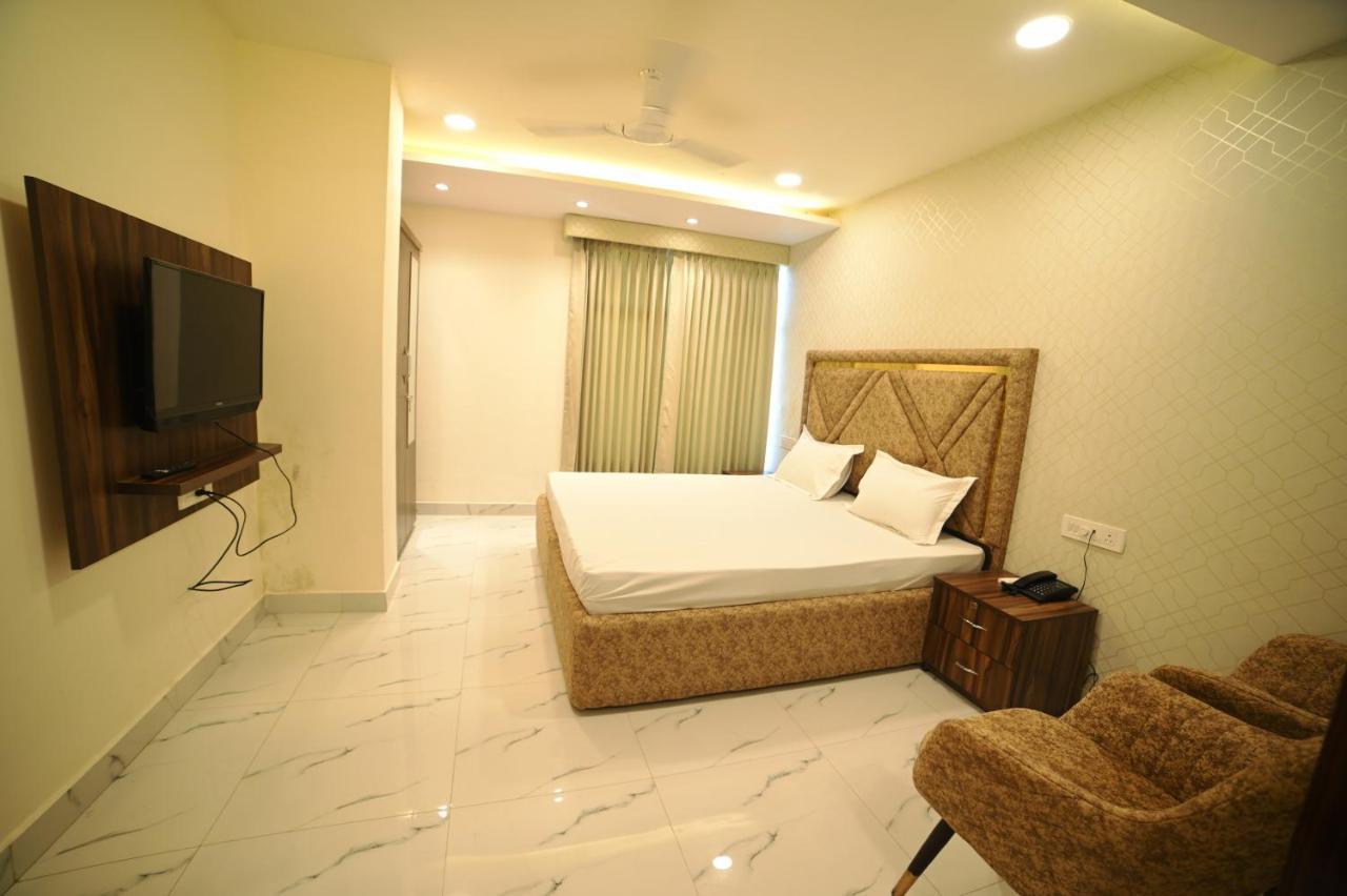 Ovel Hotel Лудхиана Экстерьер фото